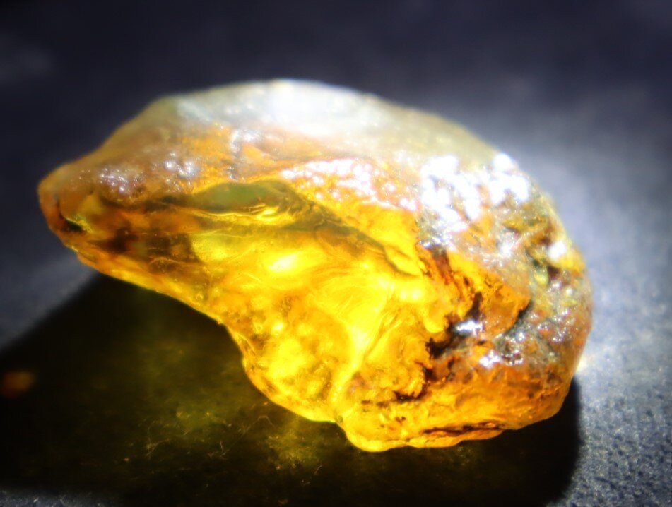 Exquisite Natural Dominican Clear Light Blue Amber Rough Specimen 42mm 10.3g – photo 8