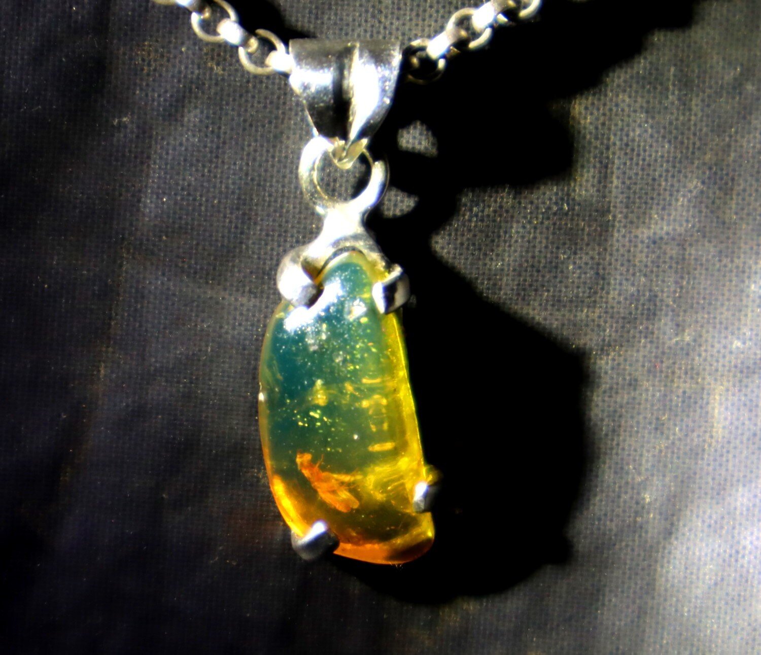 Authentic Green Blue Amber 925 Sterling Silver Freeform Pendant 29mm Fossil – photo 7