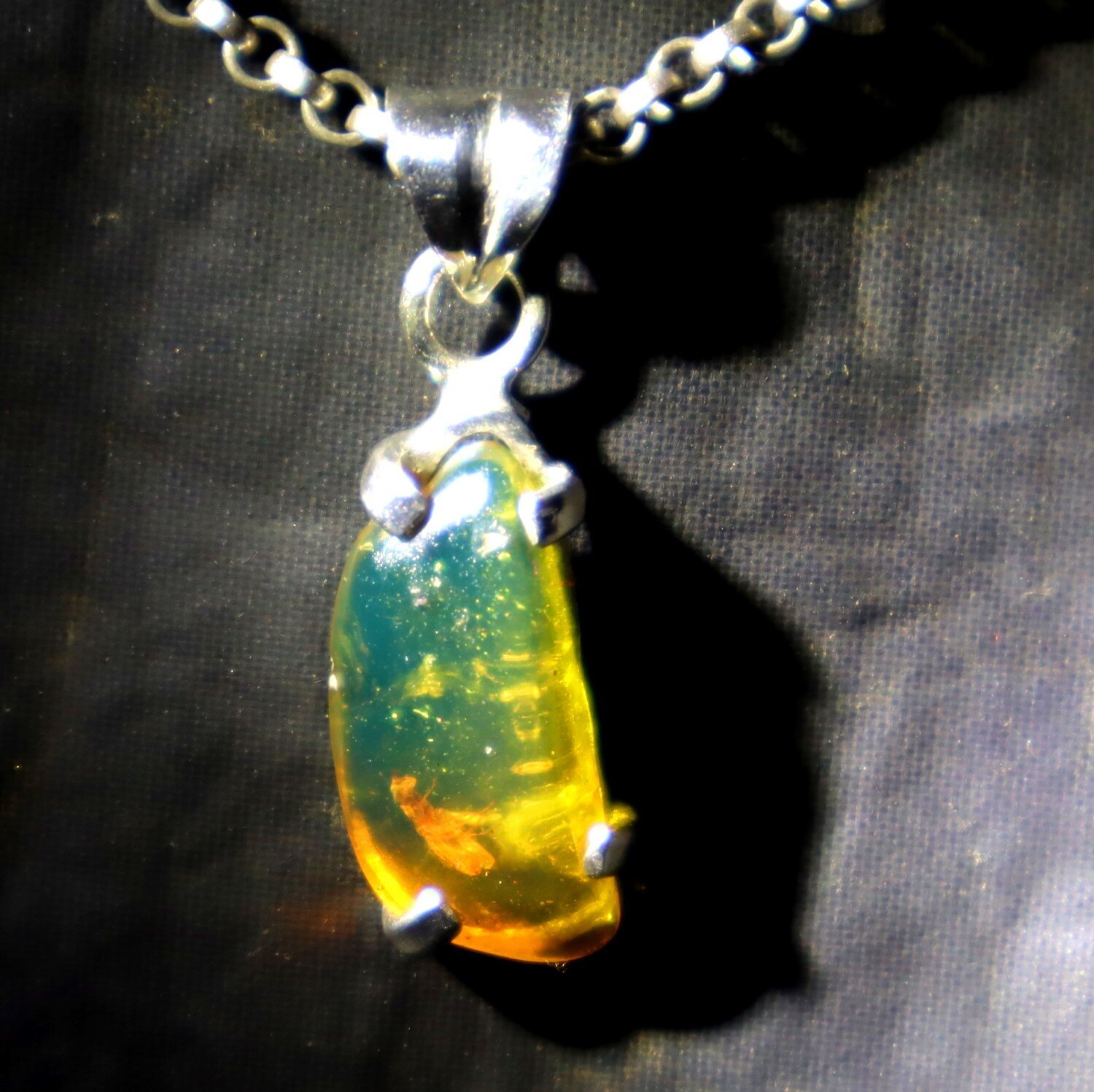 Authentic Green Blue Amber 925 Sterling Silver Freeform Pendant 29mm Fossil – photo 8