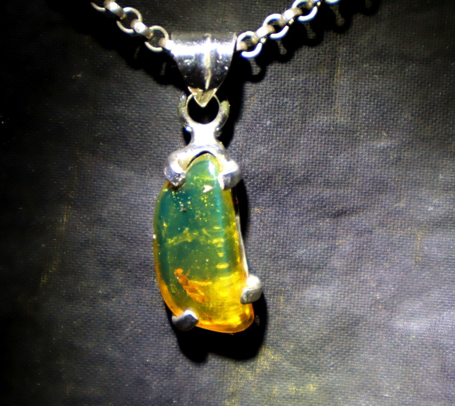 Authentic Green Blue Amber 925 Sterling Silver Freeform Pendant 29mm Fossil – photo 10