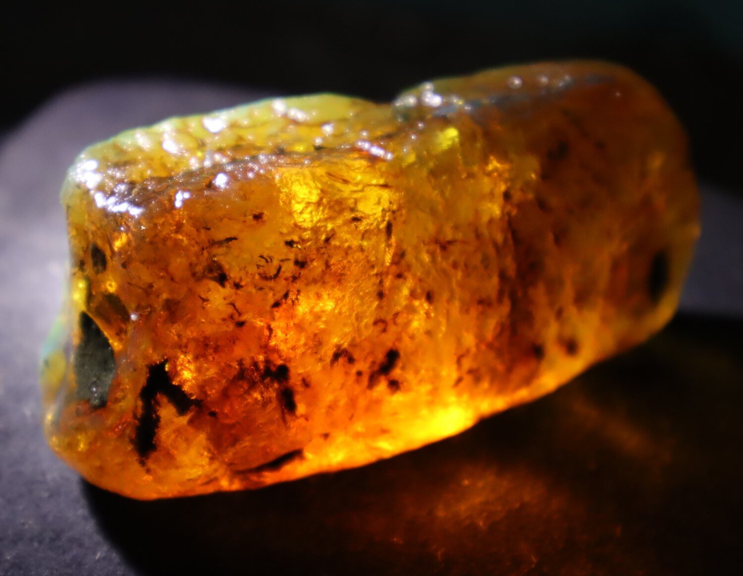 Outstanding Natural Dominican Clear Green Blue Amber Rough Specimen 76mm 52g – photo 11