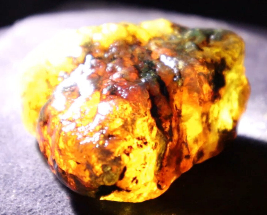 Beautiful Natural Dominican Clear Green Blue Amber Rough Specimen 53mm 31g – photo 4