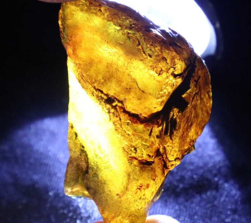 Beautiful Natural Dominican Clear Green Blue Amber Rough Specimen 44mm 12g – photo 3