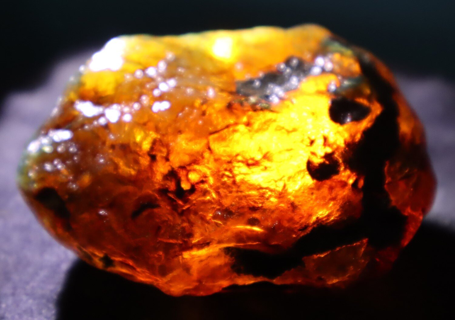 Beautiful Natural Dominican Clear Green Blue Amber Rough Specimen 59mm 40.6g – photo 8