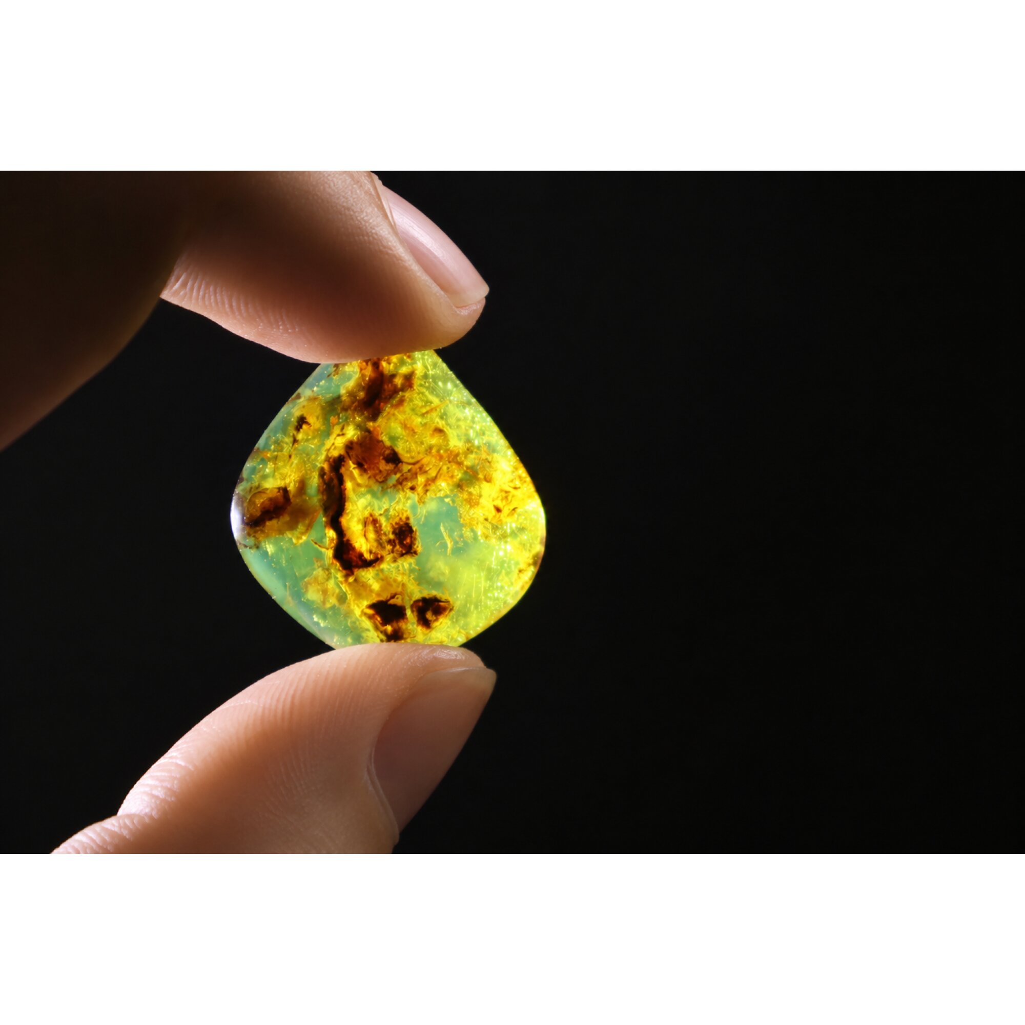 Clear royal blue Natural Dominican Amber teardrop Polished Stone 24 mm – photo 7