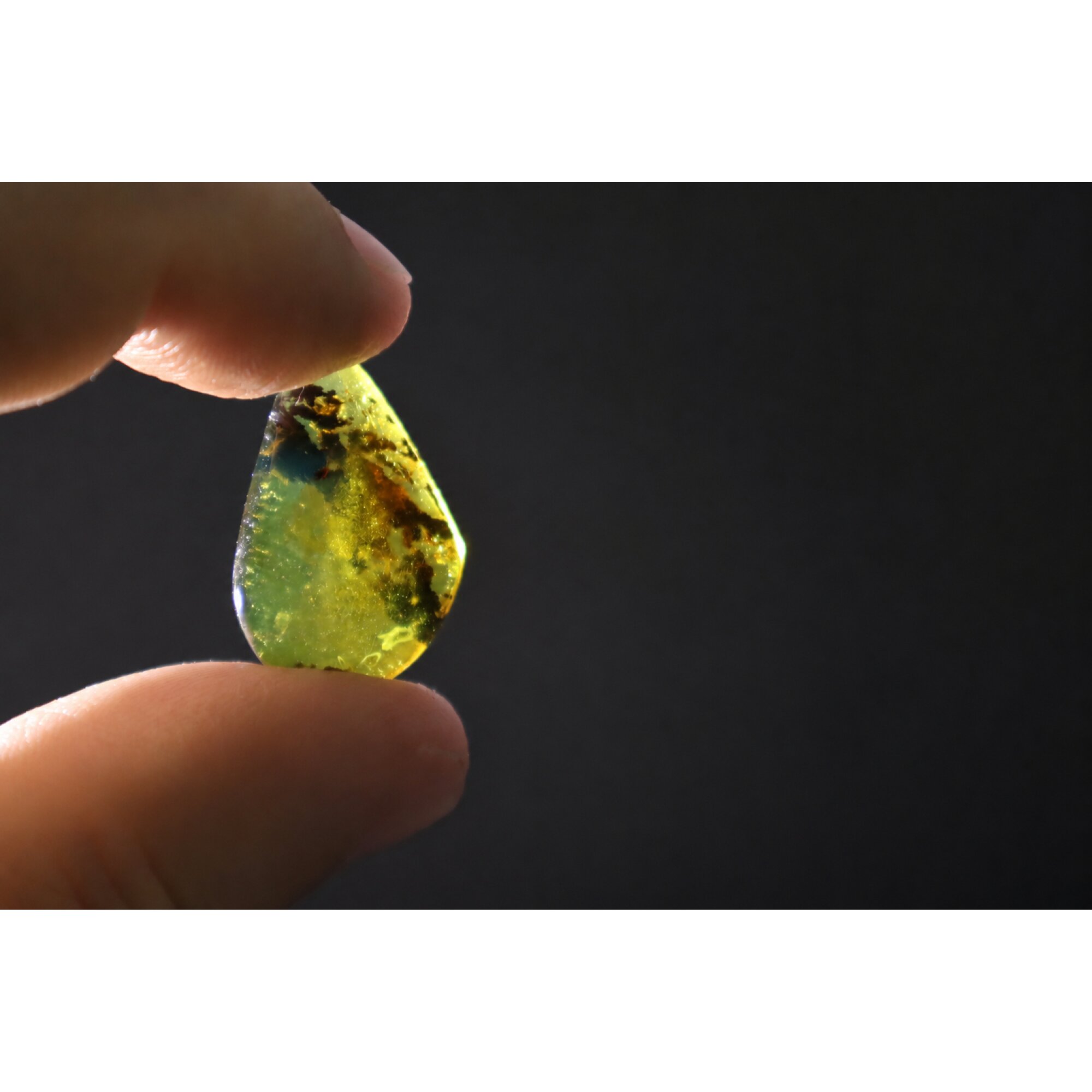 Clear green blue Natural Dominican Amber teardrop Polished Stone 26 mm – photo 2