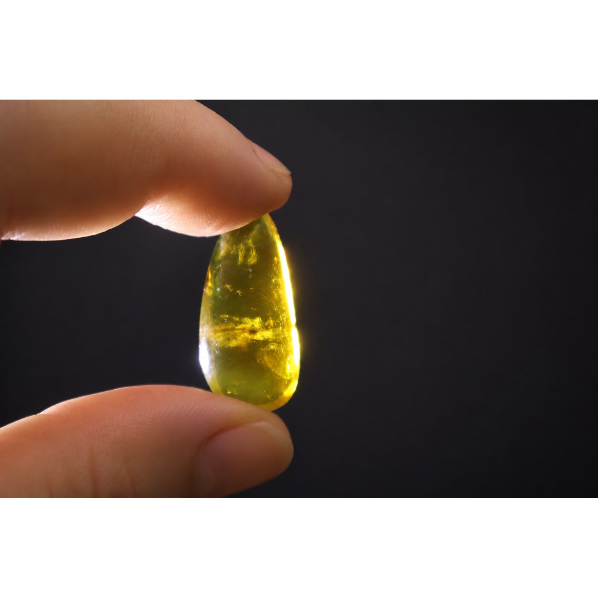 Clear olive green Natural Dominican Amber teardrop Polished Stone 16 mm – photo 4