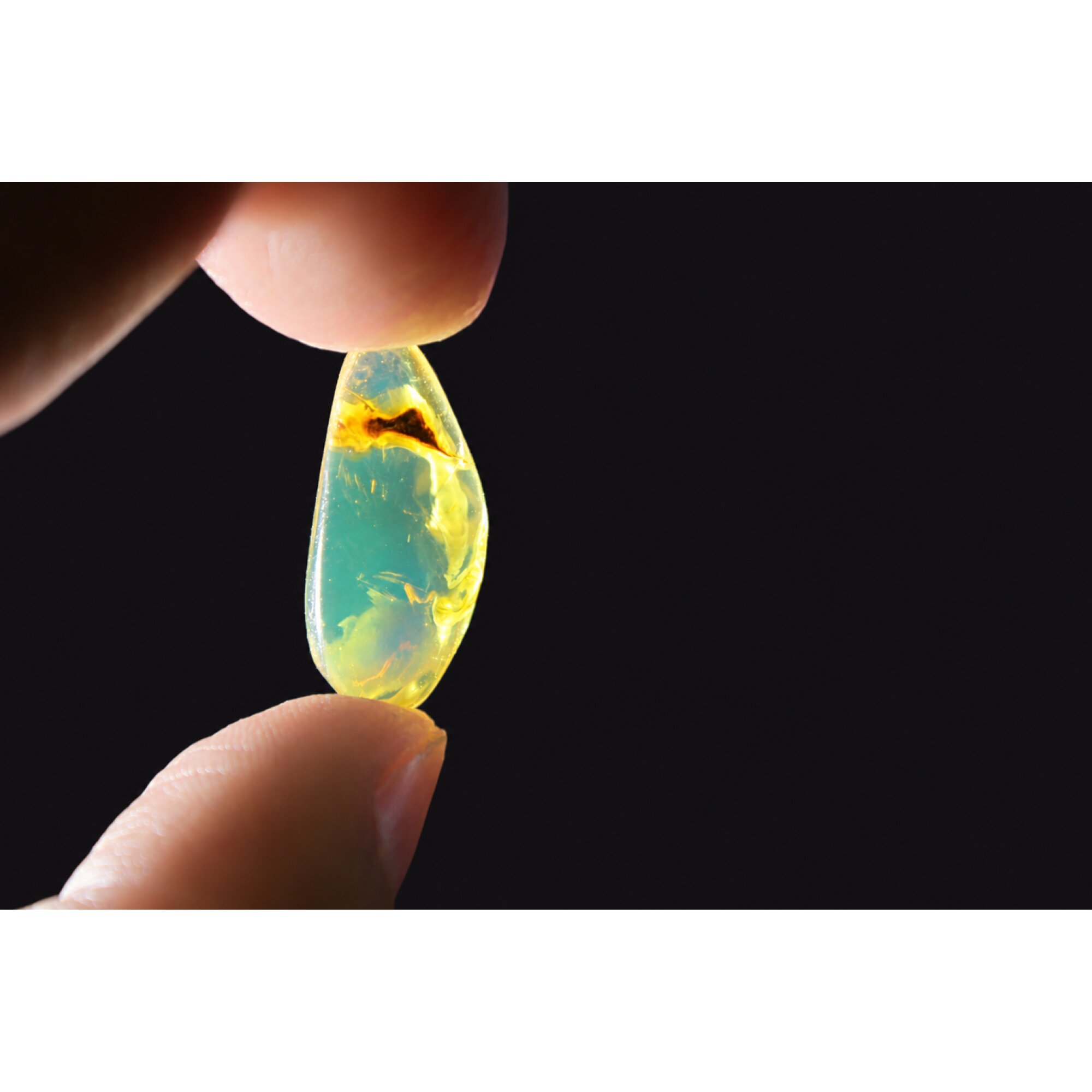 Clear blue green Natural Dominican Amber teardrop Polished Stone 26 mm – photo 2