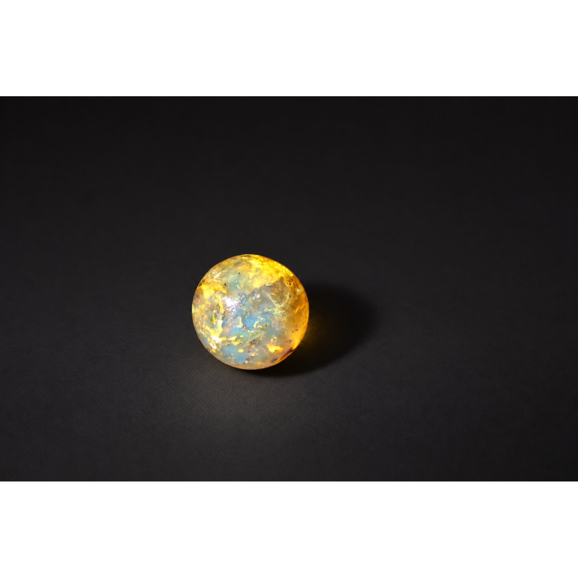 Natural yellow blue Dominican amber sphere/ball 21mm – photo 2