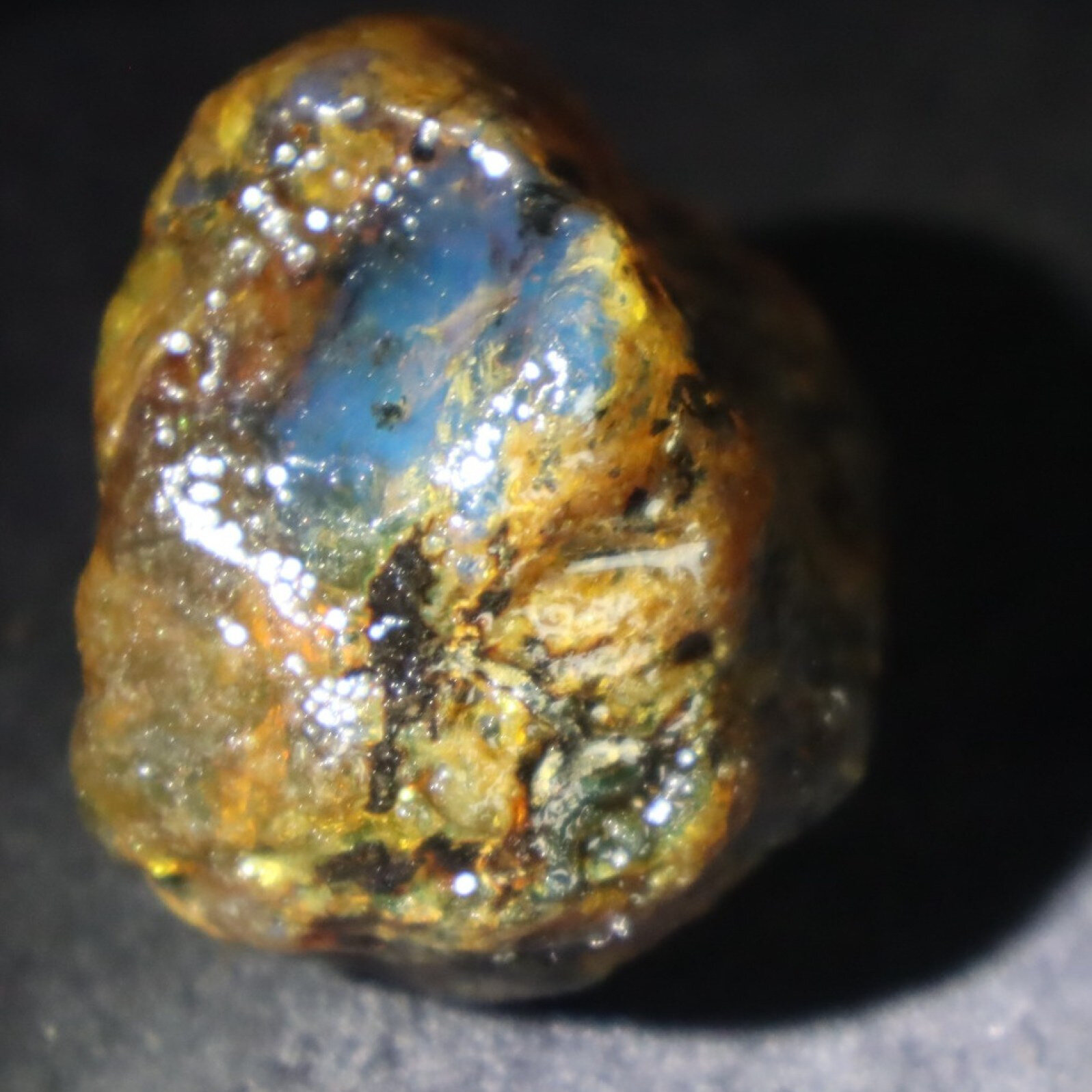 Authentic sky blue rough specimen Dominican amber 42mm – photo 2