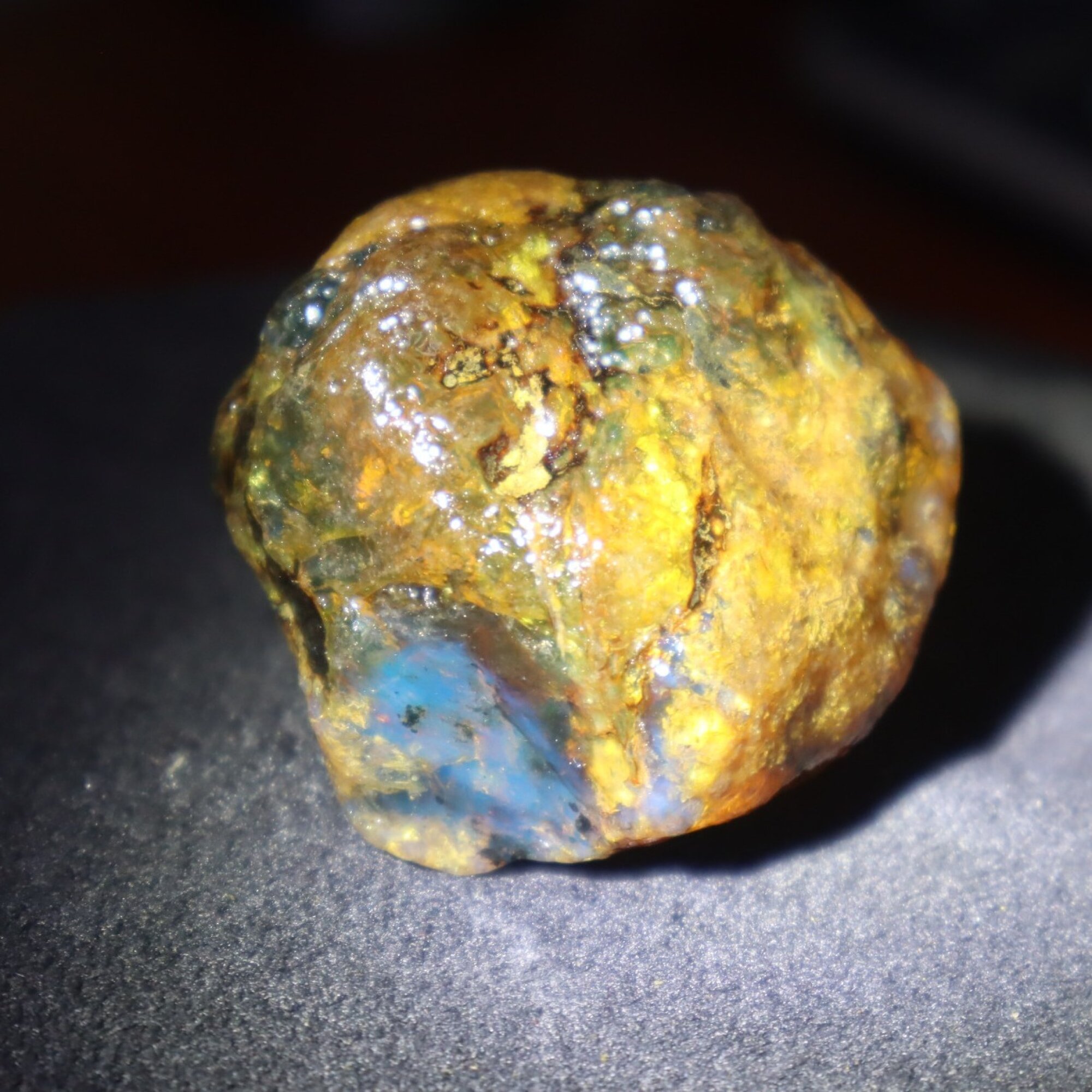 Authentic sky blue rough specimen Dominican amber 42mm – photo 10