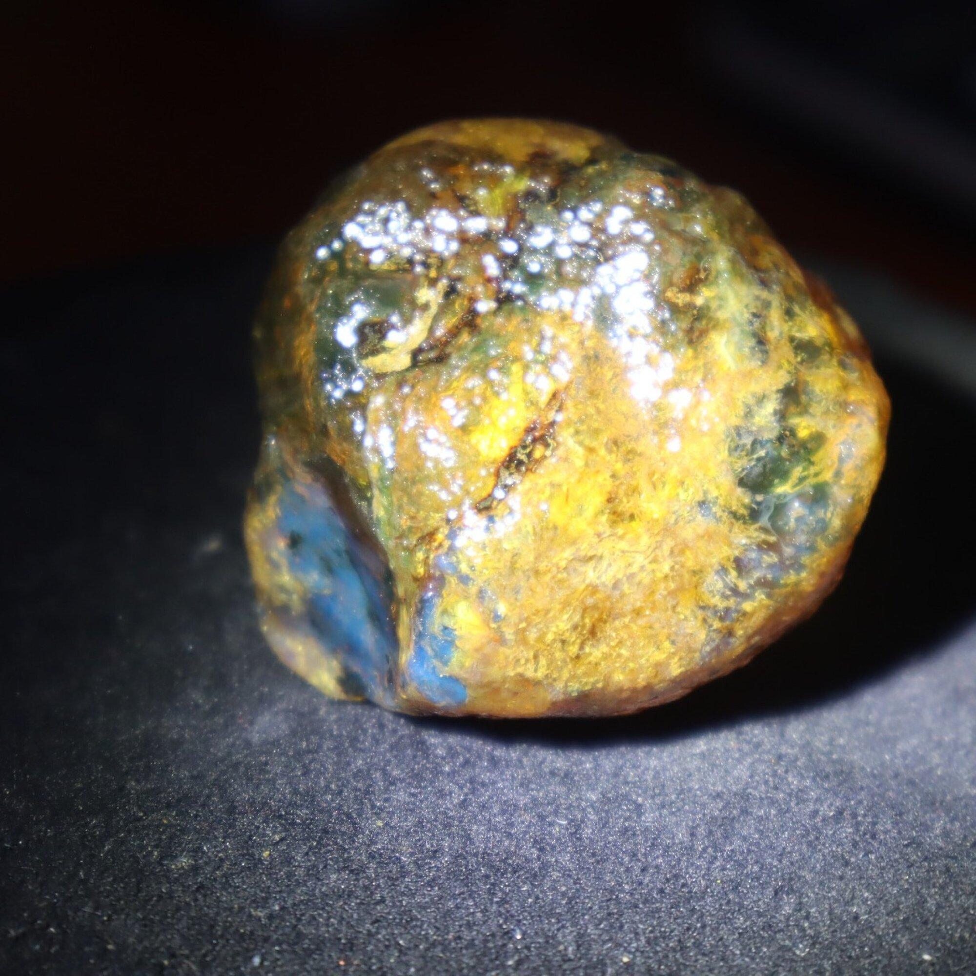 Authentic sky blue rough specimen Dominican amber 42mm – photo 11