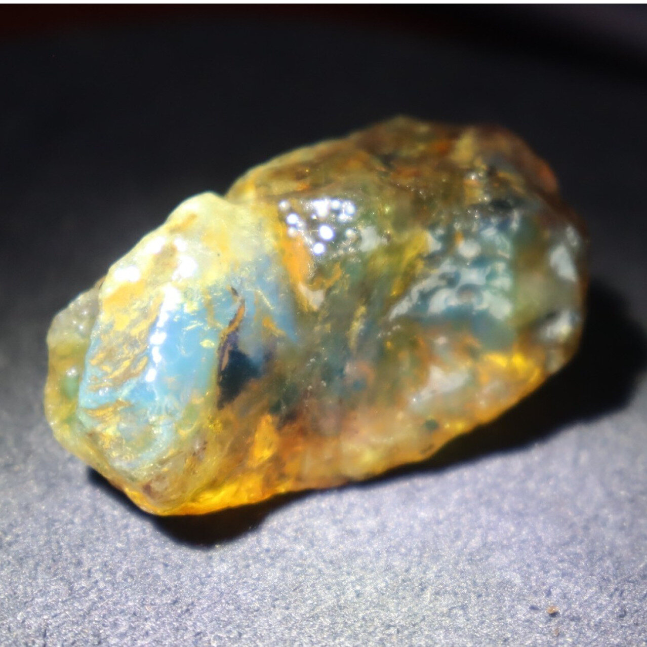 Authentic light green blue rough specimen Dominican amber 46mm – photo 13