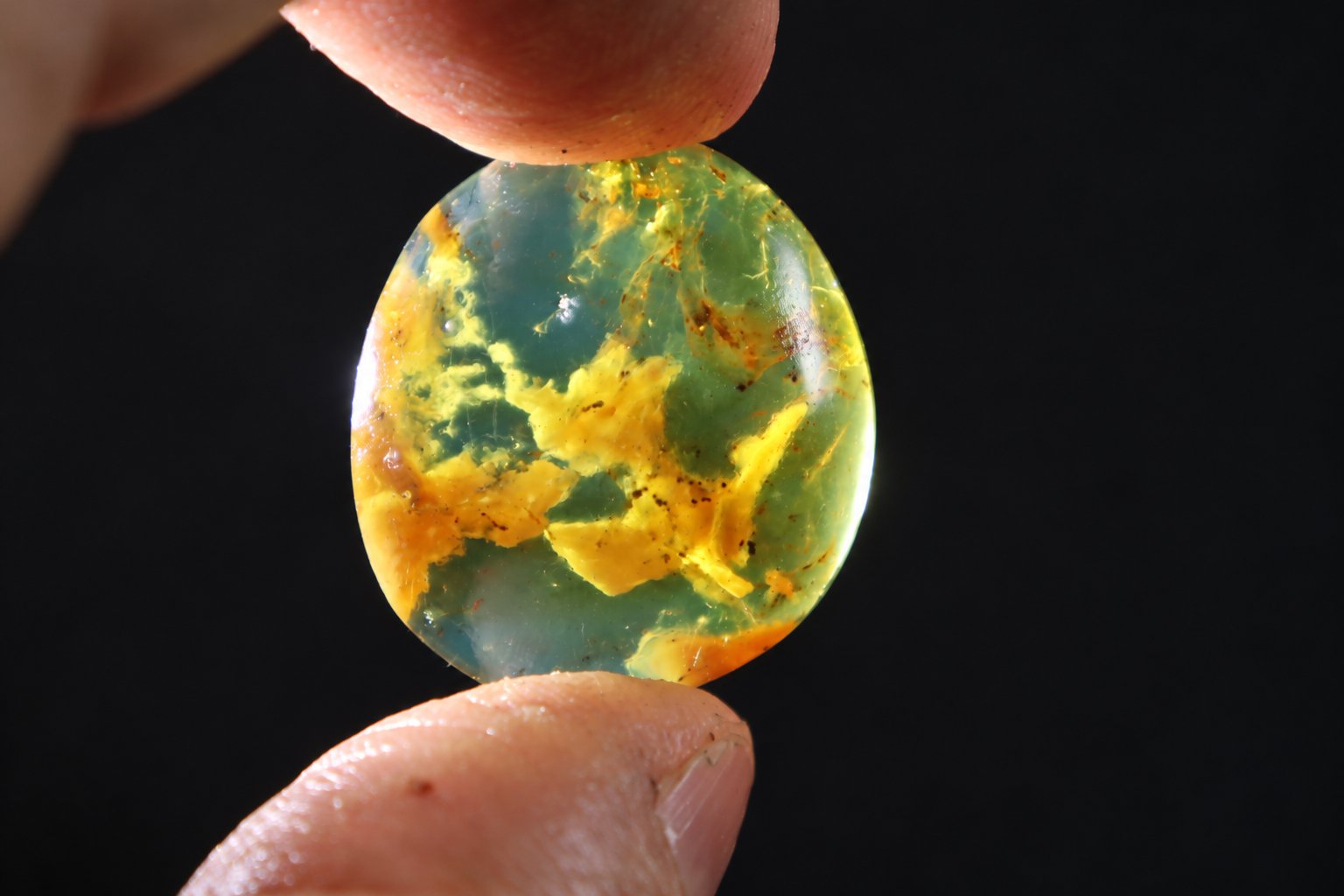 Authentic deep blue Dominican amber cabochon – photo 3