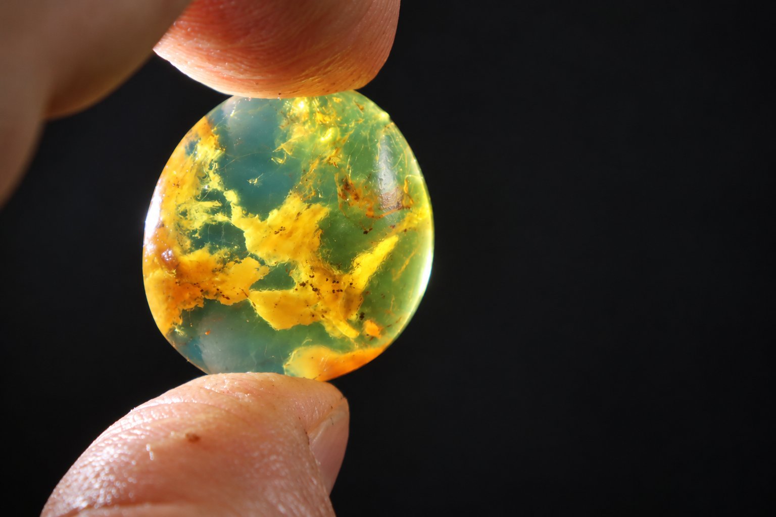 Authentic deep blue Dominican amber cabochon – photo 4