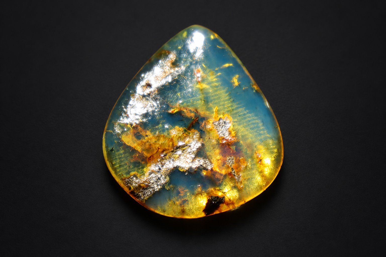 Genuine deep blue polished Dominican amber – photo 4