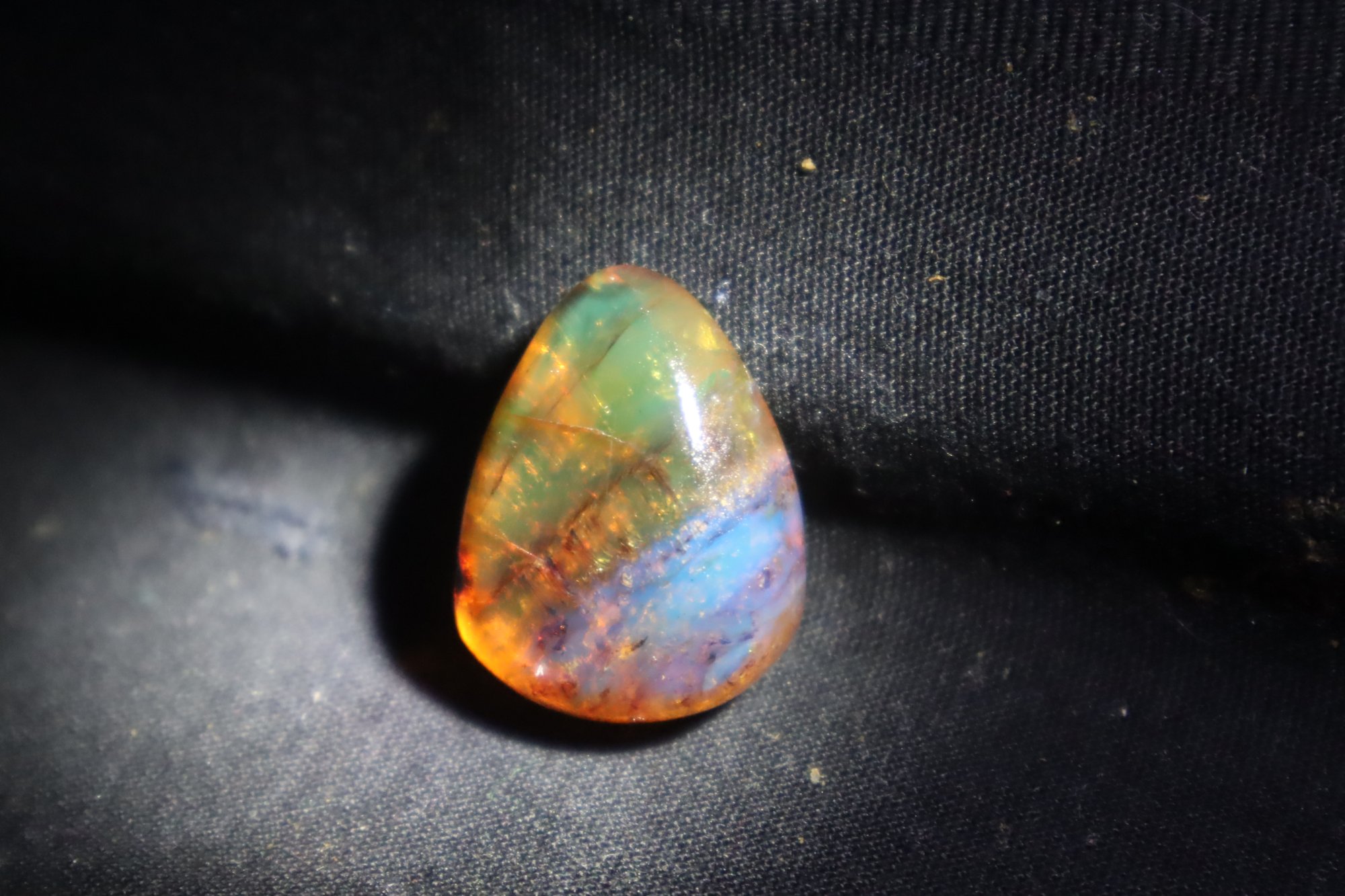 Genuine pink blue polished Dominican amber 28mm – photo 11