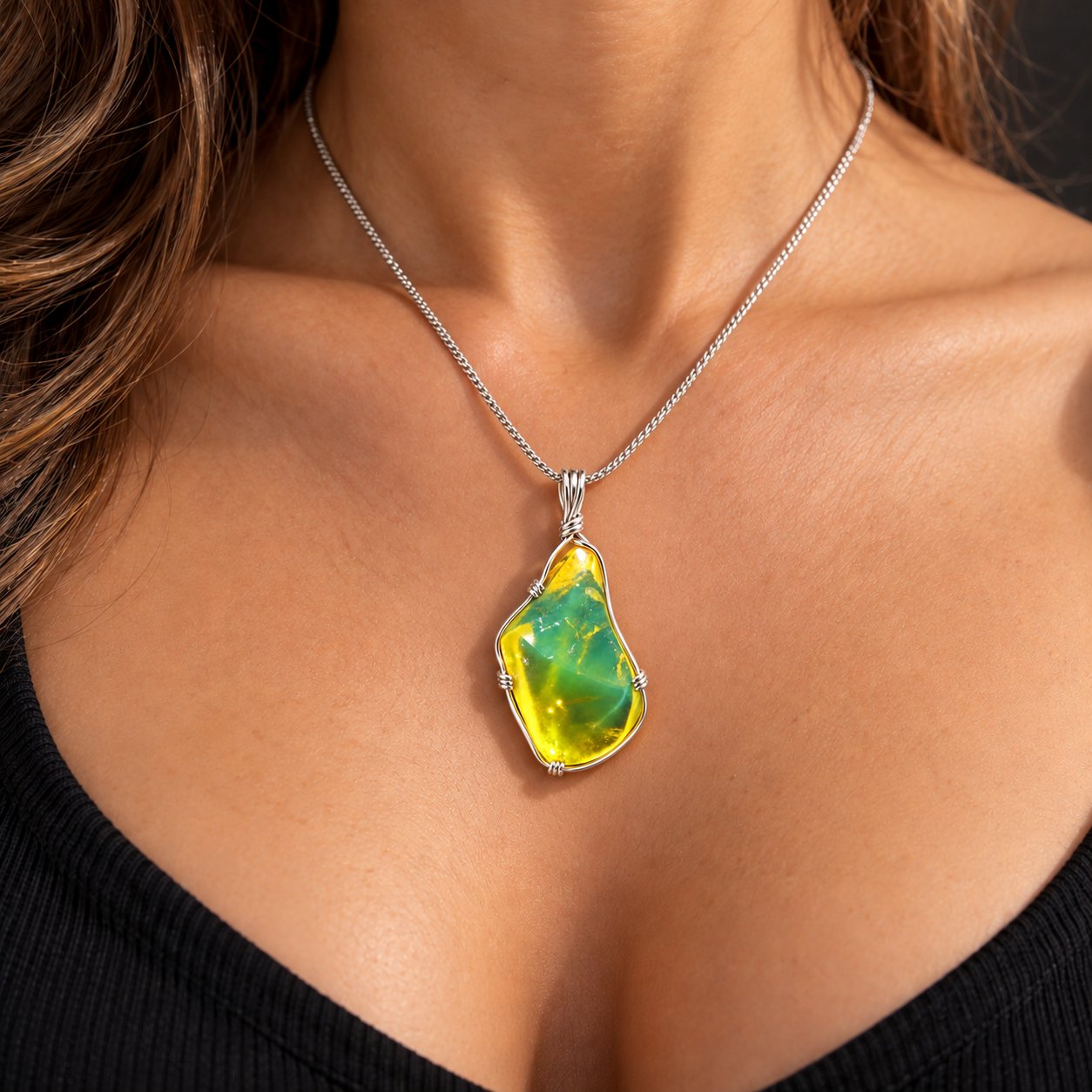 Real olive green polished Dominican amber 35mm – photo 3