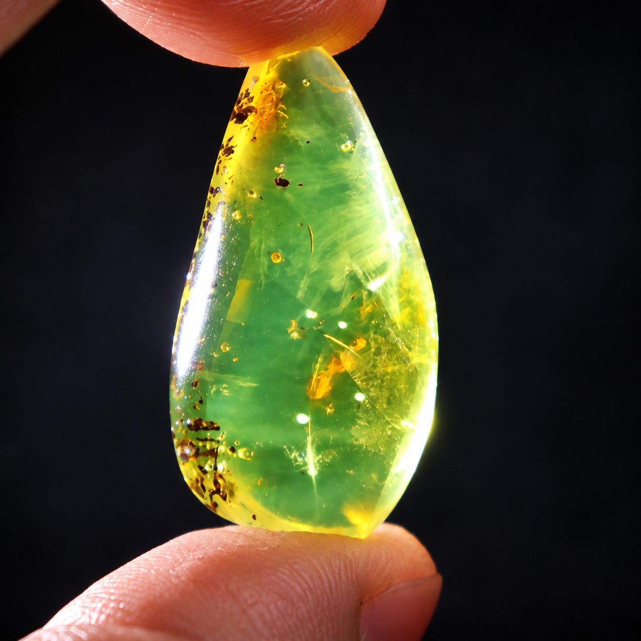 Authentic yellow green polished Dominican amber 35mm – photo 7