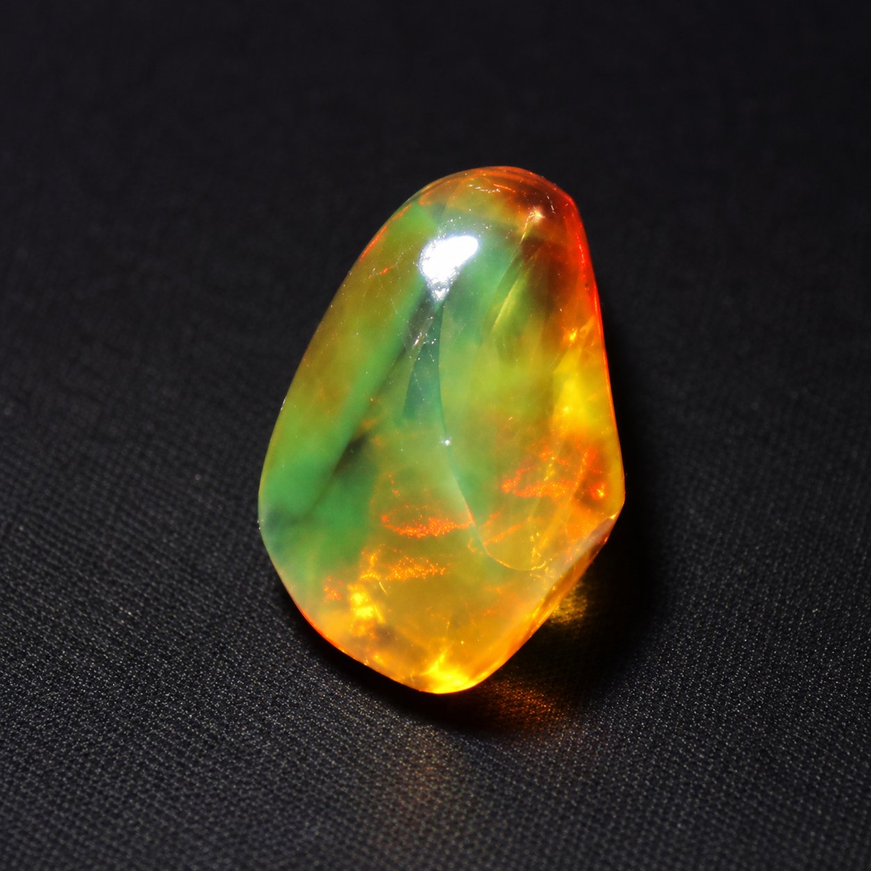 Authentic yellow green polished Dominican amber 25mm – photo 6