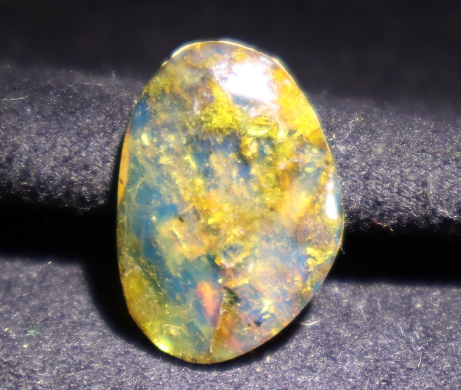 Beautiful Natural Dominican Translucent Yellow Blue Amber Polished Stone 18mm – photo 5