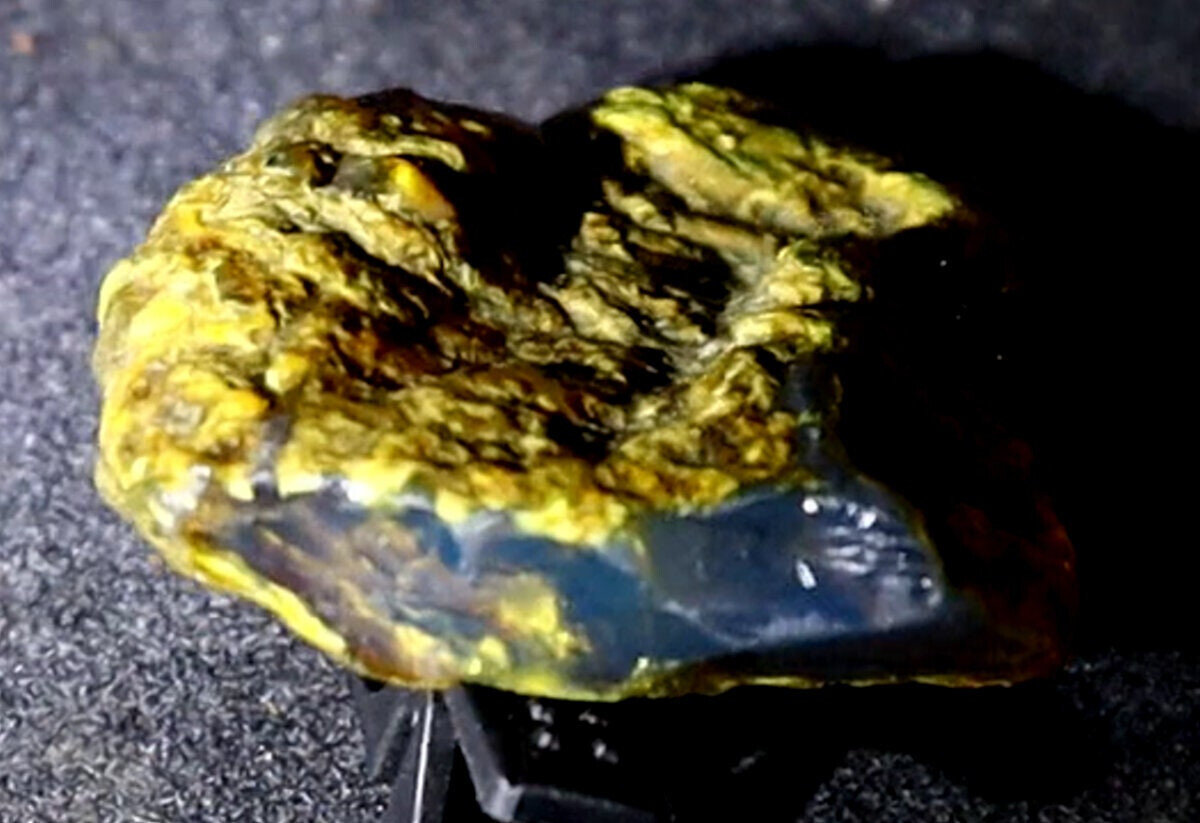 Natural Dominican Blue Amber Rough Specimen 42mm 10g Clear – photo 5