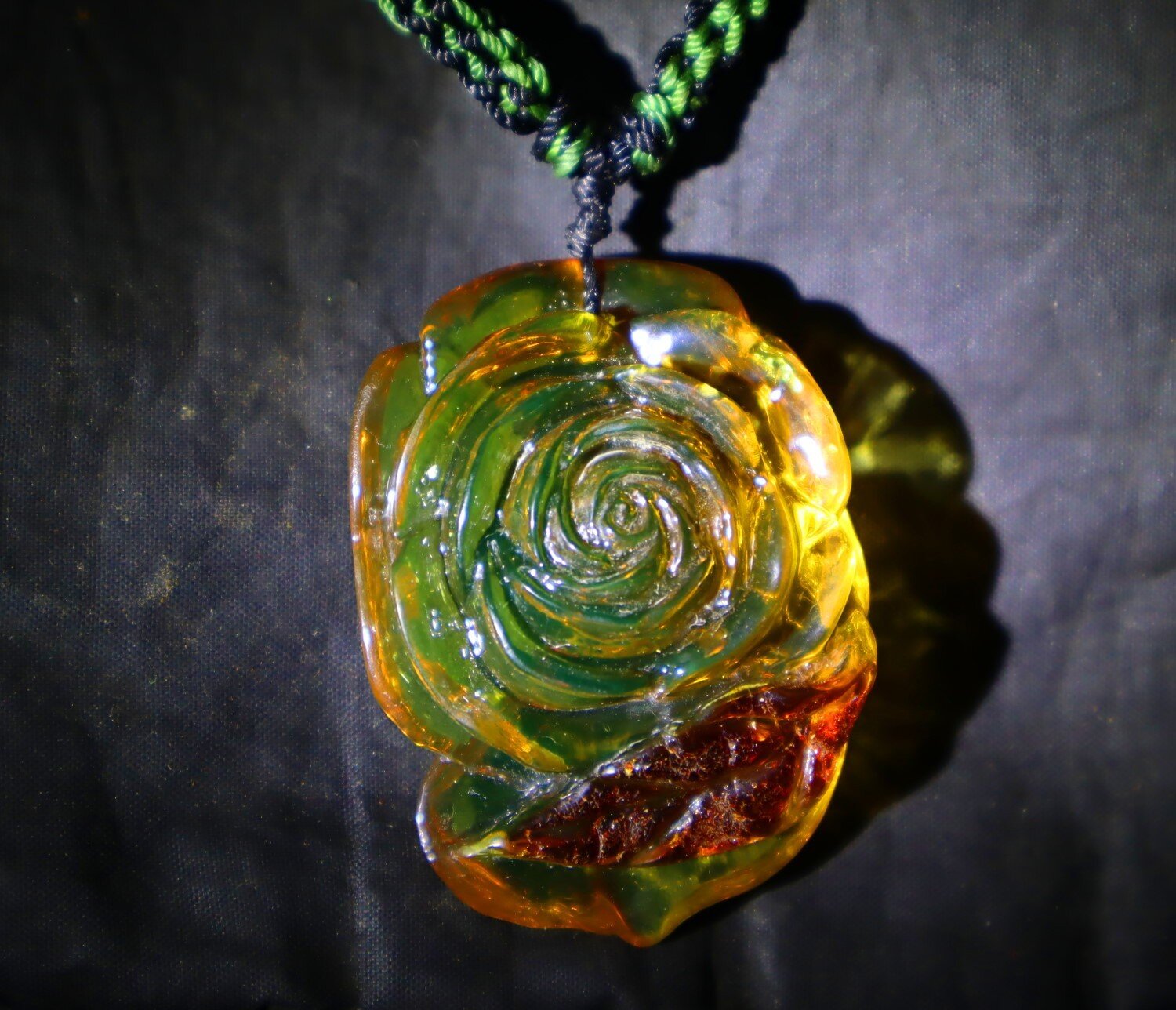 Hand-Carved Dominican Green Amber Pendant – Floral Design – photo 16